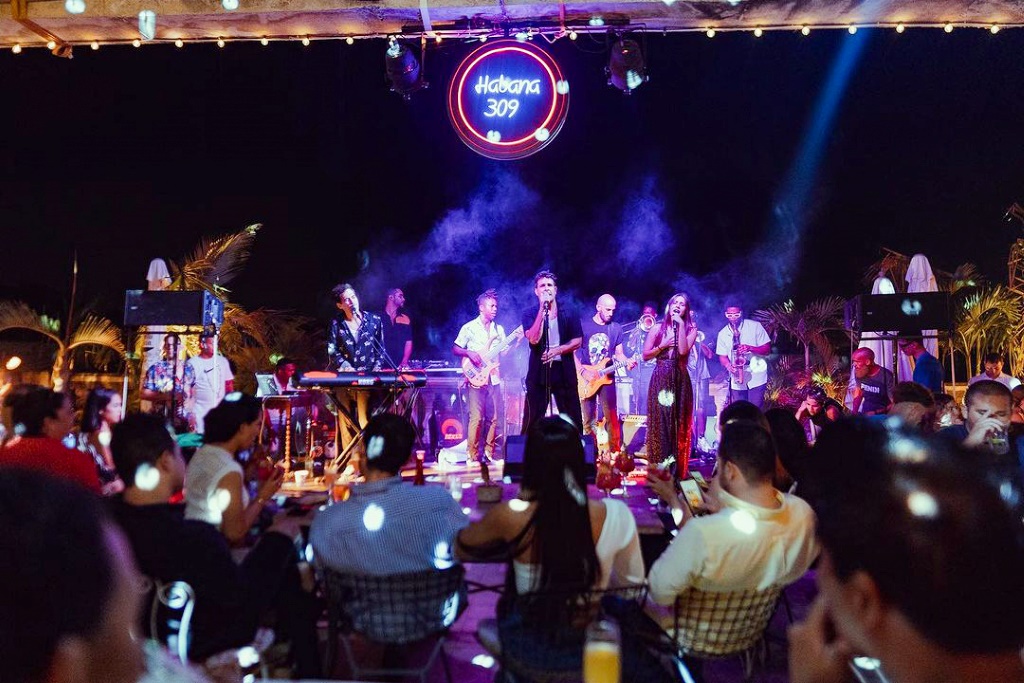 Cuban Pop band Nube Roja performing in Yarini Habana